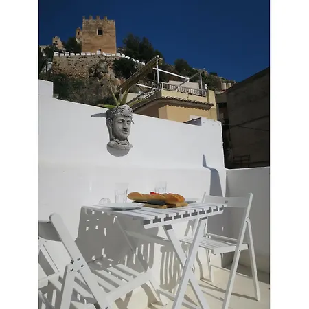 Casa Al Castillo - Charming & Authentic Townhouse - Terrace With Stunning Castle Views Hébergement de vacances *